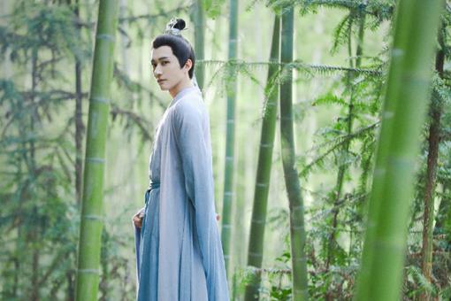 琉璃美人煞昊辰和白帝是一个人吗?白帝喜欢谁?