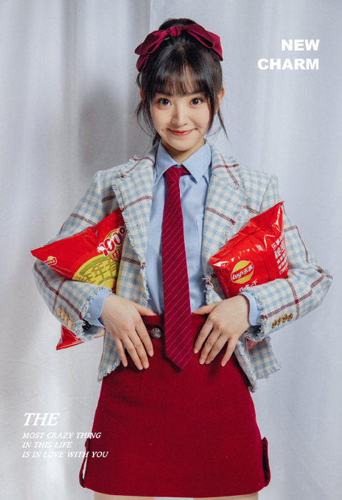 田曦薇红色蝴蝶结甜美少女感写真照