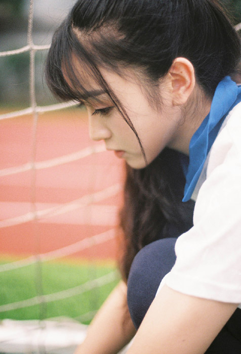 田曦薇校服青春甜美校园写真照