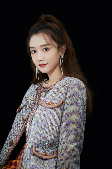 毛娜优雅轻熟名媛风写真照