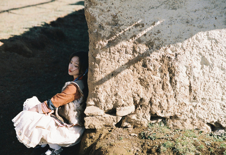 杨超越草原民族风写真照