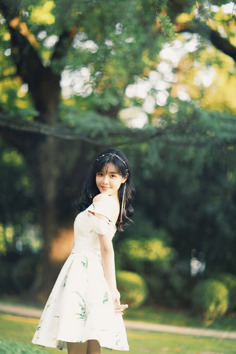 朱容君清新夏日娇俏写真照